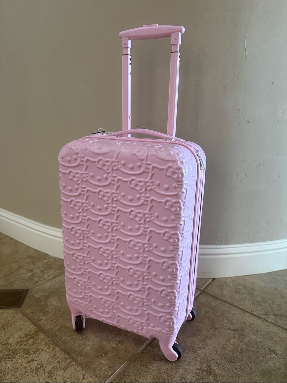 HELLO KITTY all Pink Light Weight luggage 20”